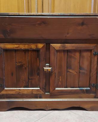 Mobiletto in legno arte povera. 
