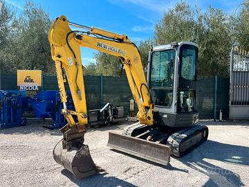 MINIESCAVATORE USATO NEW HOLLAND KOBELCO 35 QUINTA