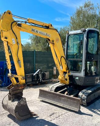 MINIESCAVATORE USATO NEW HOLLAND KOBELCO 35 QUINTA