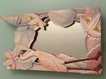 Specchio con cornice in legno dipinta a mano