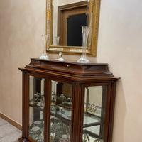 Mobile a vetrina in legno pregiato, più specchio