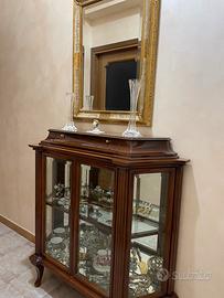 Mobile a vetrina in legno pregiato, più specchio