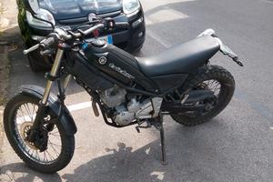 moto Yamaha tricker 250 