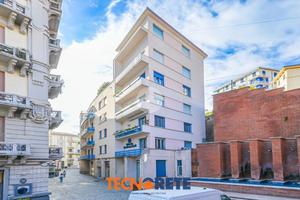 4 LOCALI A LA SPEZIA