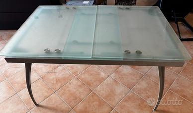 Tavolo da cucina in vetro