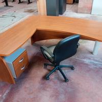 scrivania ad angolo in legno + cassettiera+ sedia 