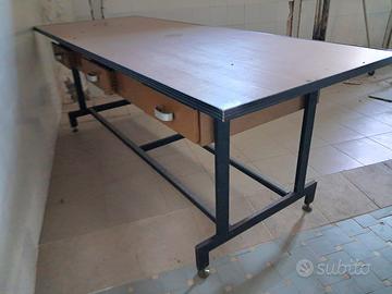 Tavolo da laboratorio anni '70. 