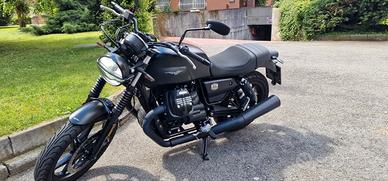 Moto Guzzi V7 - 2023