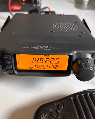 Yaesu FT-7100