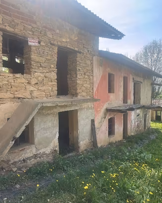 Rustico Pratogaudino con 11 giornate terreno bosco