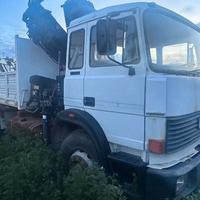 Autocarro IVECO 175.24 ribaltabile e gru
