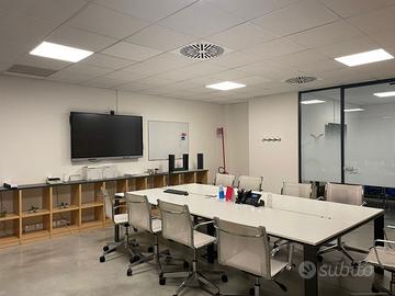 Ufficio indipendente con parcheggio e alta rendita