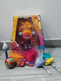 Lotto Trolls Bambola DJ Suki + Gadget vari
