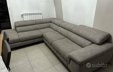 Divano angolare grigio