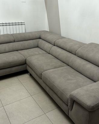 Divano angolare grigio