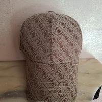 Cappellino GUESS Milano Beige – Unisex, Elegante 