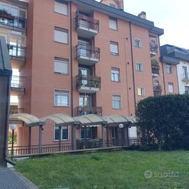 Grande monolocale arredato