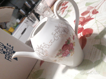 Teiera in porcellana