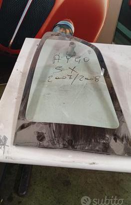 Vetro deflettore post sx toyota aygo 2007