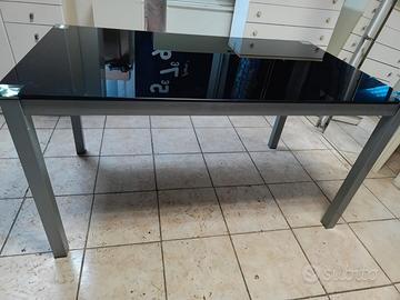 Tavolo in vetro
