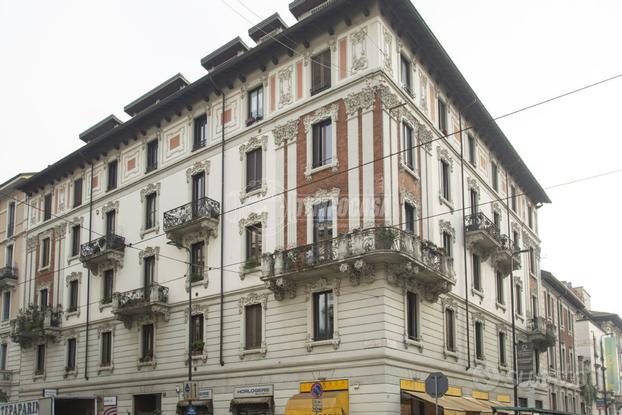 APPARTAMENTO CON SOGGIORNO DOPPIO IN PALAZZO SIGNO