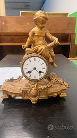 Orologio da camino in metallo dorato