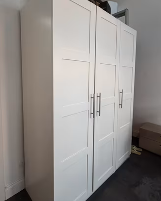 Armadio bianco tre ante