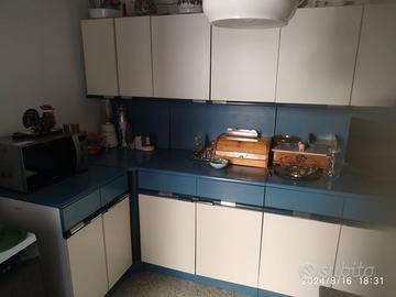 Cucina angolare vintage bianco / avion