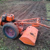 Motocoltivatori e carrelli.