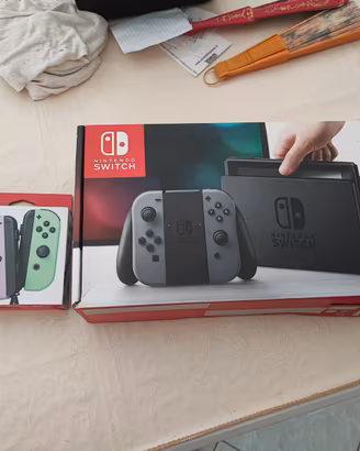 Nintendo Switch V1 2017 + 8 Joy-Con + Scatola