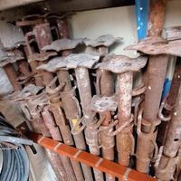 Puntelli in ferro per edilizia