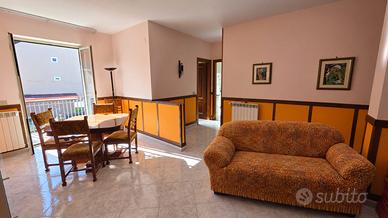 Luminoso app. con 3 camere, 2 bagni e garage