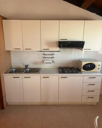 cucina, camera e cameretta