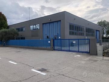 Capannone Industriale / Artigianale di 700mq