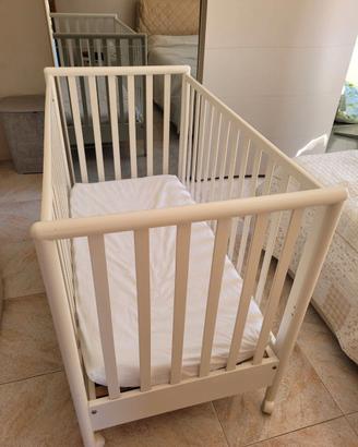 culla in legno bianca con cassettiera e ruote