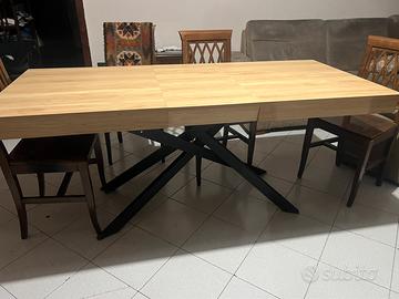 Tavolo nuovo mai usato tavolo in legno
