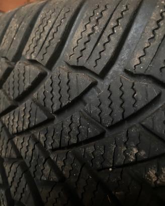 Gomme invernali completi di cerchi