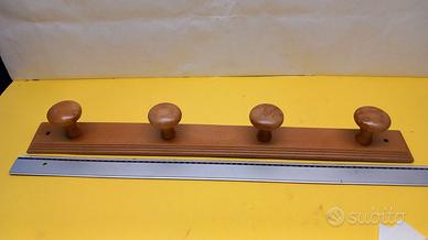 Appendiabiti da parete in legno verniciato chiaro,