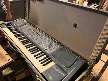 Pianola vintage con custodia rigida