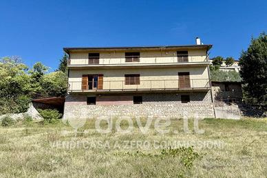 Casa indipendente di 300 m² con 5 locali a Rivodut
