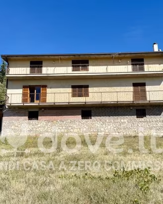 Casa indipendente di 300 m² con 5 locali a Rivodut