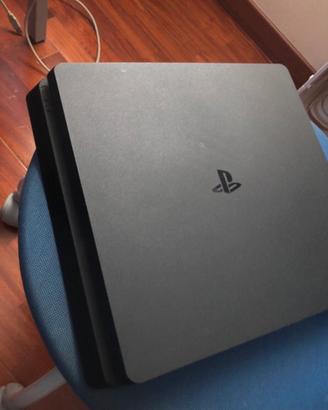 Ps4 in buone condizoni (formattata) + 2 Joypad