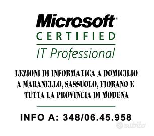 Informatico impartisce insegnamenti uso computer