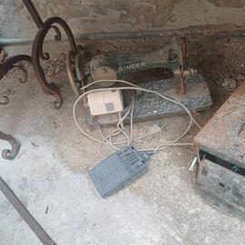 macchina singer vecchia  con motore 