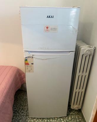 AKAI.      Frigorifero come nuovo