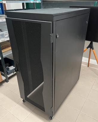 Armadio Rack di rete 27U su ruote