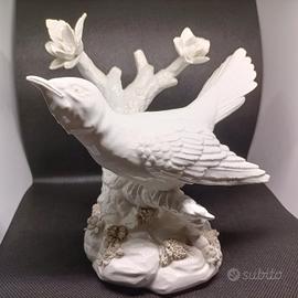 Statua Uccello bianco porcellana  smaltata fiori