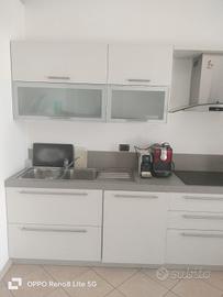 cucina lineare bianca