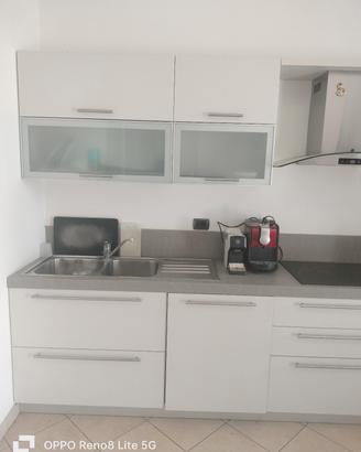 cucina lineare bianca