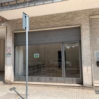 Locale 50 mq Uso Negozio o Ufficio zona centrale